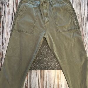Pistola Mara Olive Green Cropped Pants. Size 32.